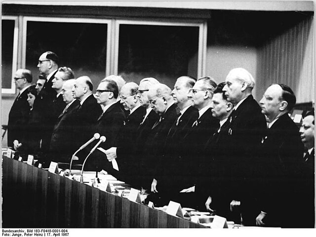 Das Politbüro der SED war das oberste Entscheidungsgremium der DDR, hier beim VII. Parteitag der SED im April 1967 in Berlin