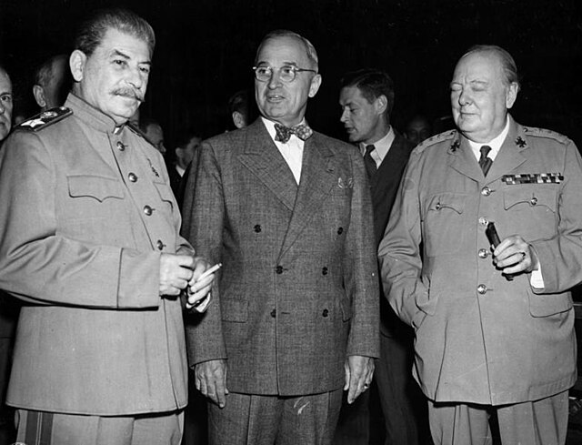 Josef Stalin, Harry S. Truman und Winston Churchill kurz vor der Eröffnung der Potsdamer Konferenz